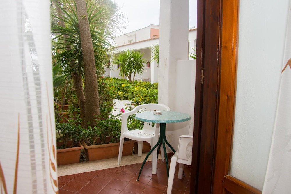 Hotel Villa Mena 34/50