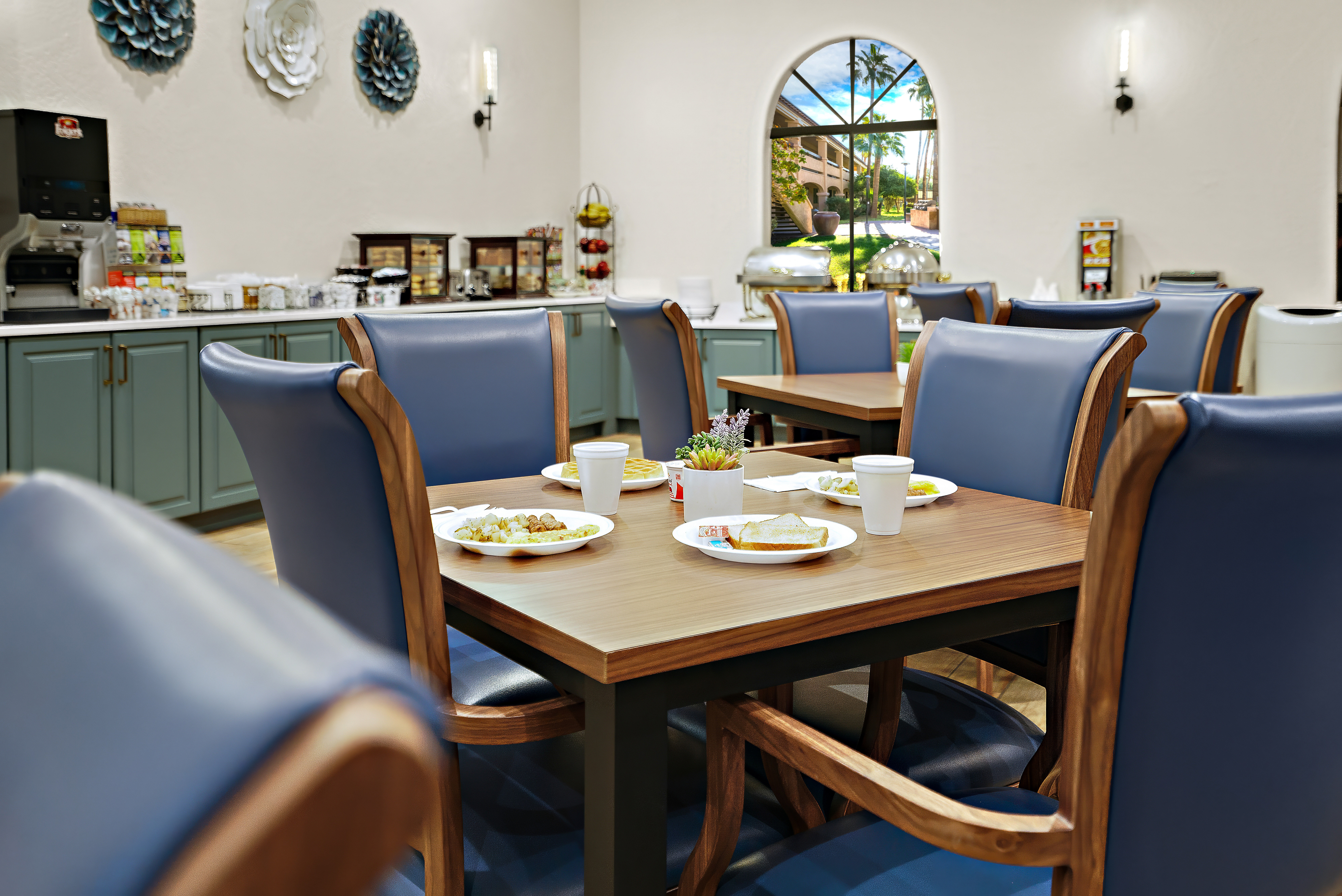 La Fuente Inn Suites 51/65