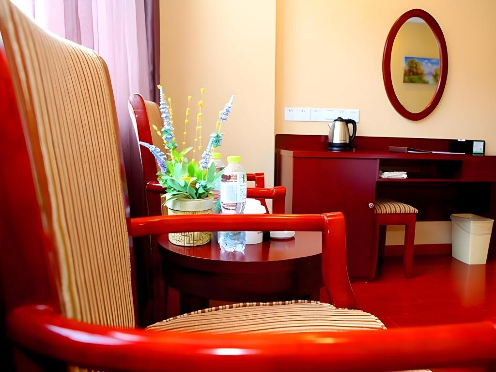 Greentree Inn Zhenjiang Science And Technology University Youth Square Express Hotel 34/41
