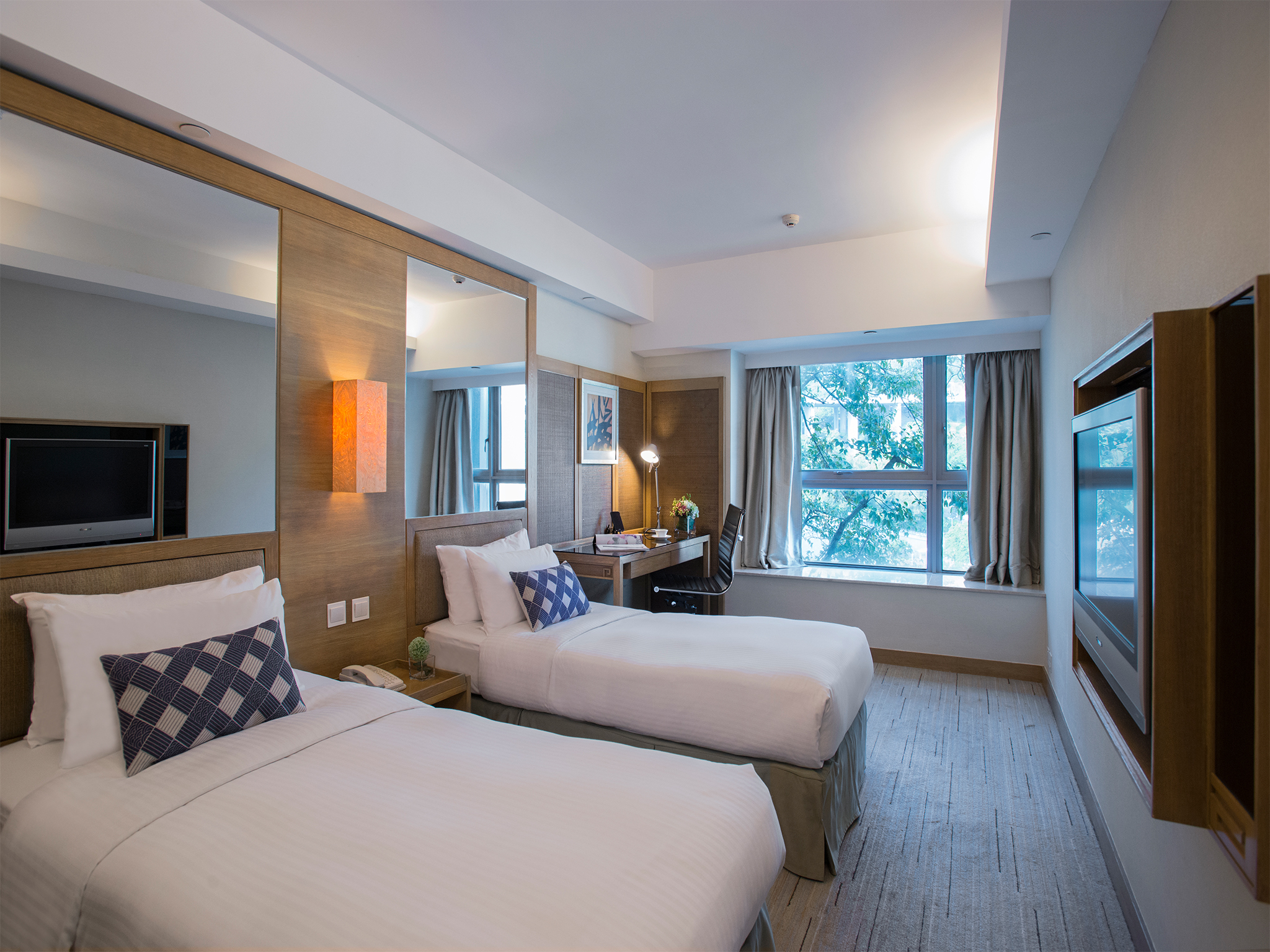 Room, Double or Twin Bed, Mountain View