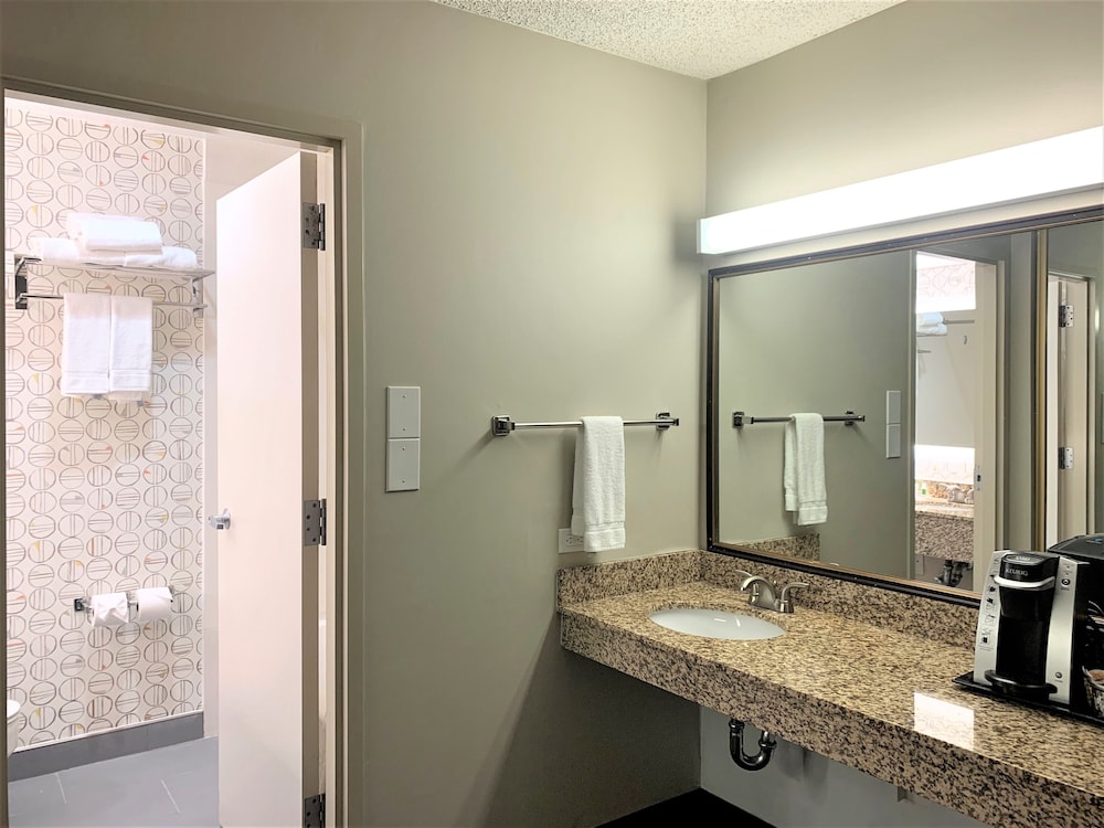 Holiday Inn Dublin Pleasanton 18/70