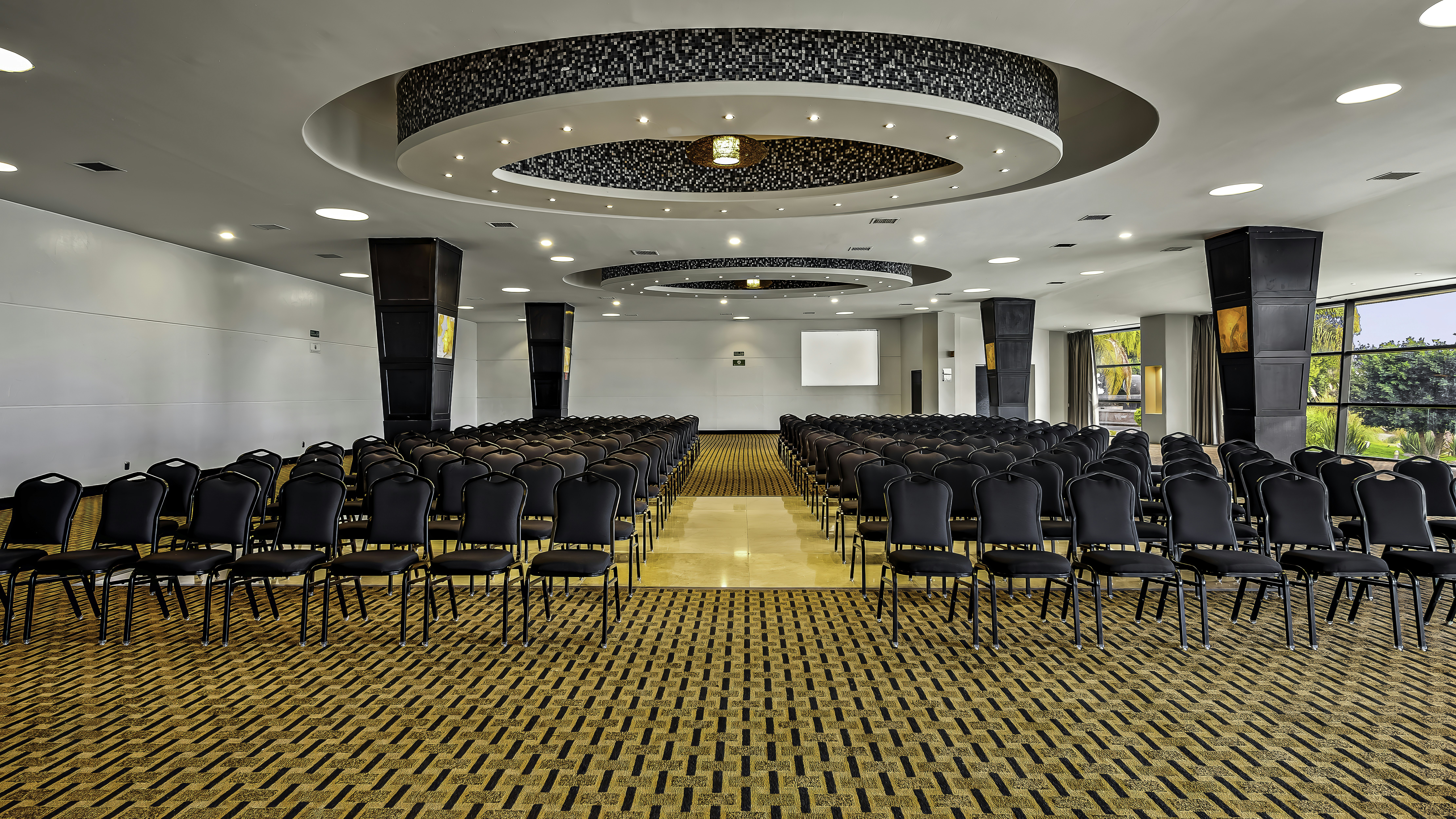 Hilton Queretaro 43/50