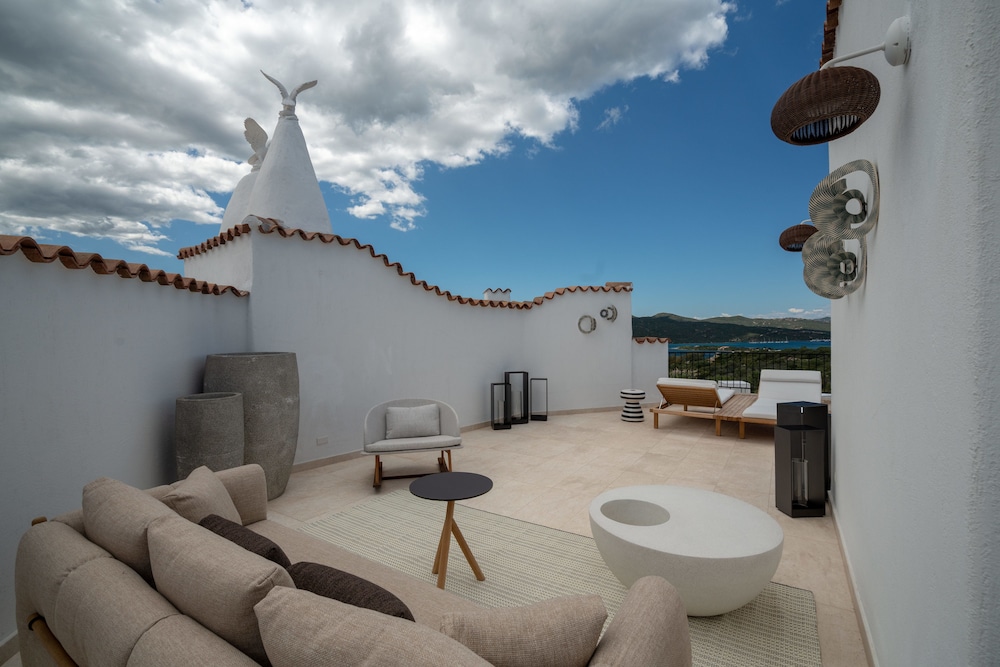 Sulia House Porto Rotondo, Curio Collection by Hilton 61/99