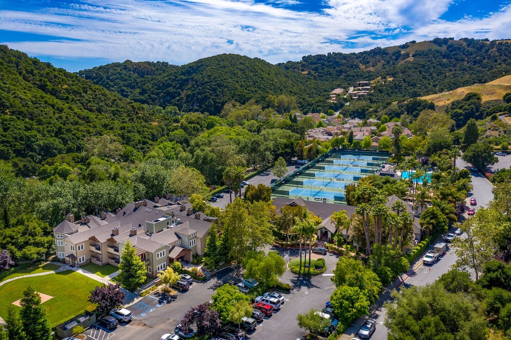Avila Village Inn 33/65