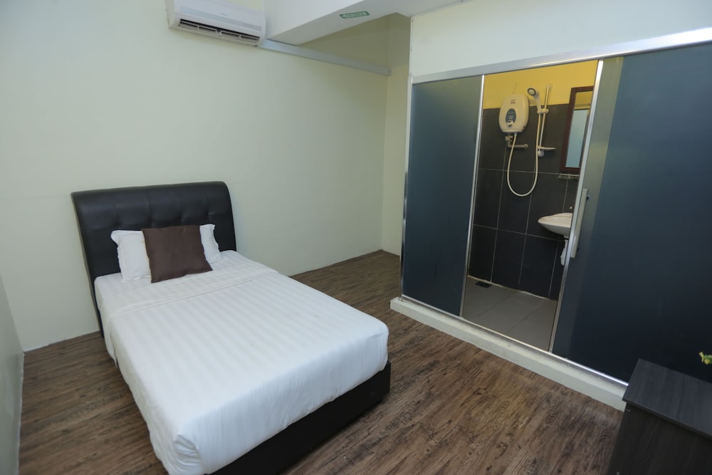 JAM Hotel Near ERL Salak Tinggi Kota Warisan 12/27