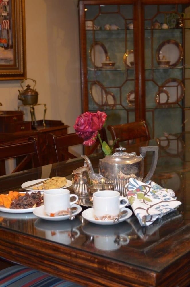 Elizabeth Manor 21/28