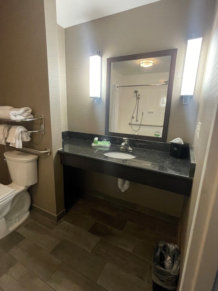 Holiday Inn Owensboro Riverfront 7/75