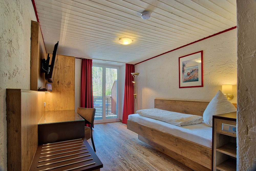 Natur- und Wanderhotel am Steinbachtal 15/33