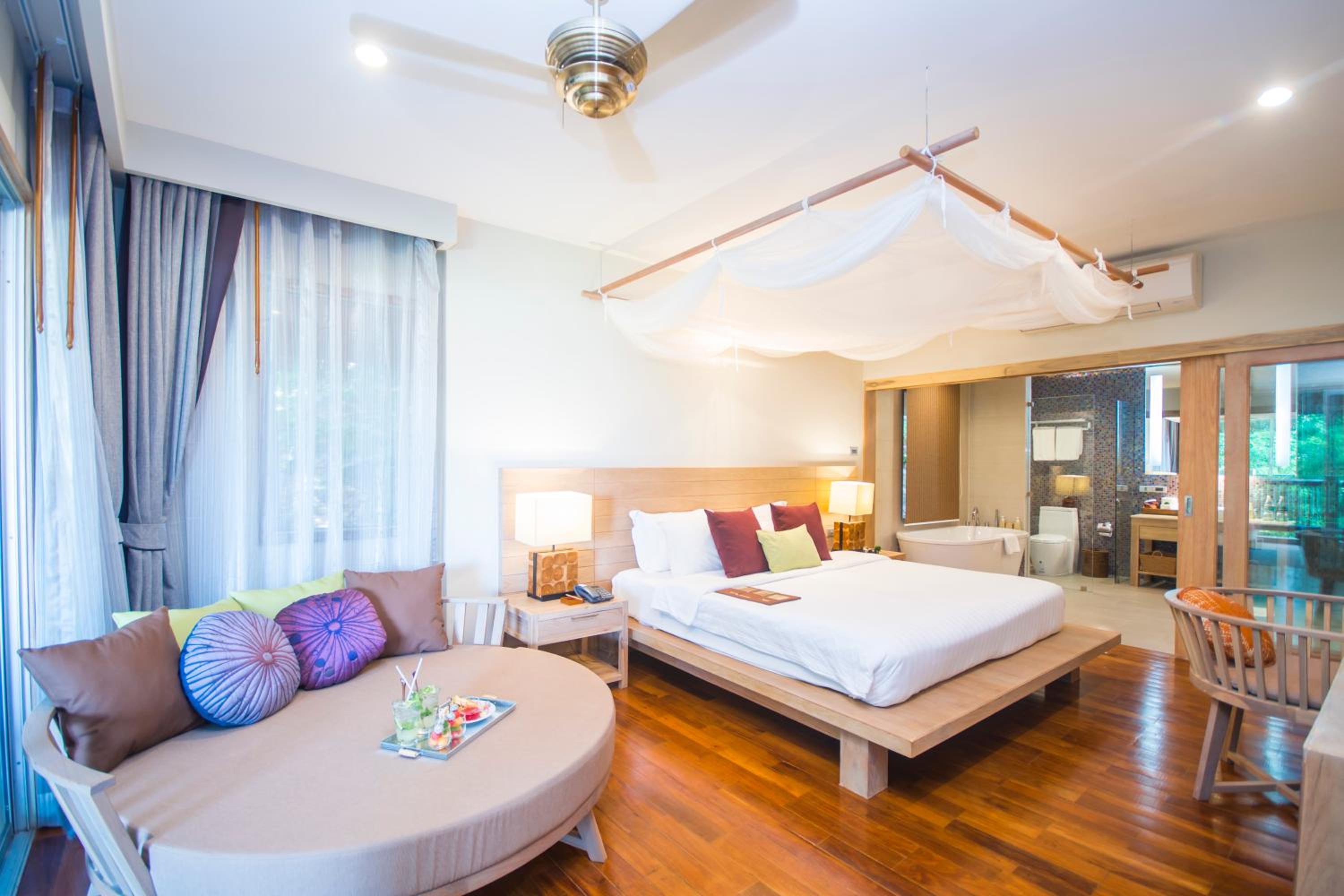 Grand, Ocean, Chalet, Suite