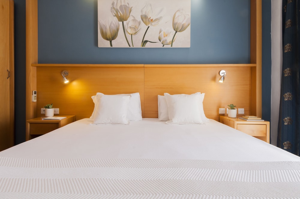 ALEXANDRA HOTEL 26/68