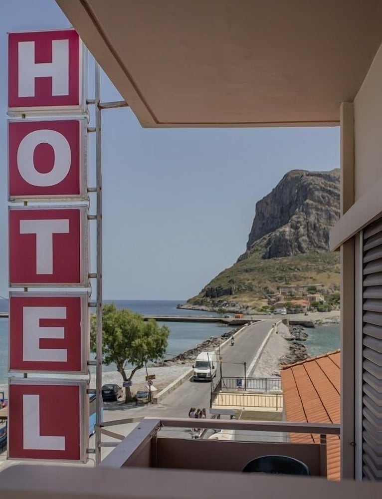 Aktaion Hotel 3/50