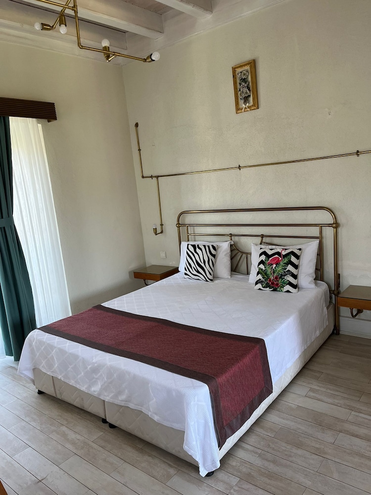 Alacati Onoda Hotel 5/34