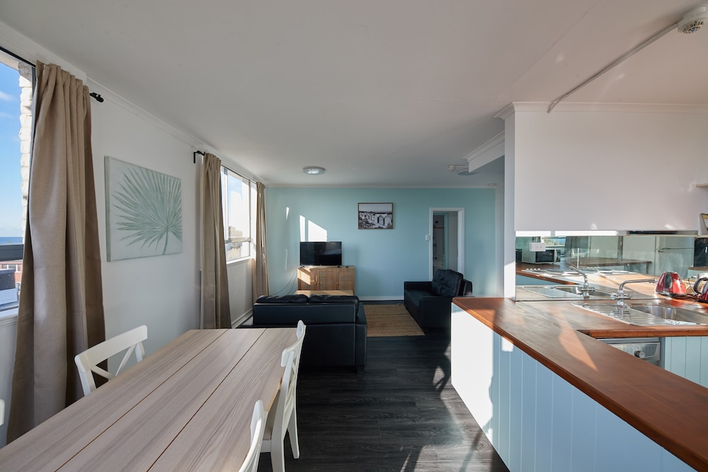 Little Coogee Hotel 29/65