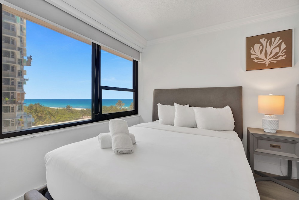 Coastal, Chic, King Bed, 1 King and 2 Queen Beds, Sofa