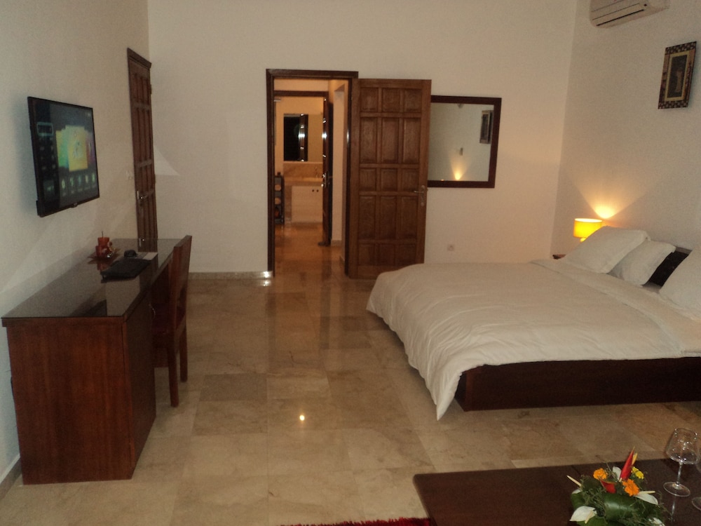 APHRODITE, ROMANTIC, SUITE