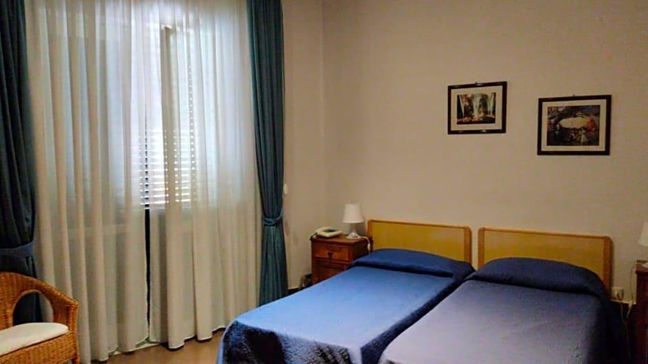 Caporal Hotel 6/35