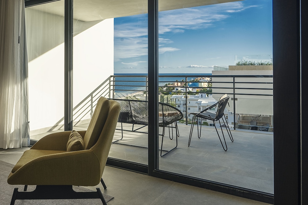 The Fives Oceanfront Puerto Morelos 32/71