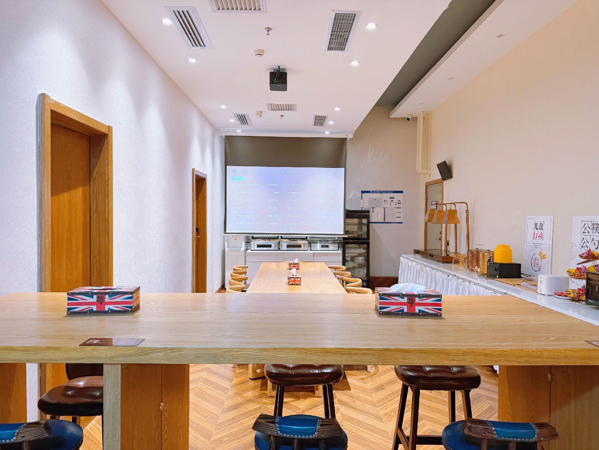 James Joyce Coffetel (Beijing South Railway Station Guanganmen South Street Branch) 40/41