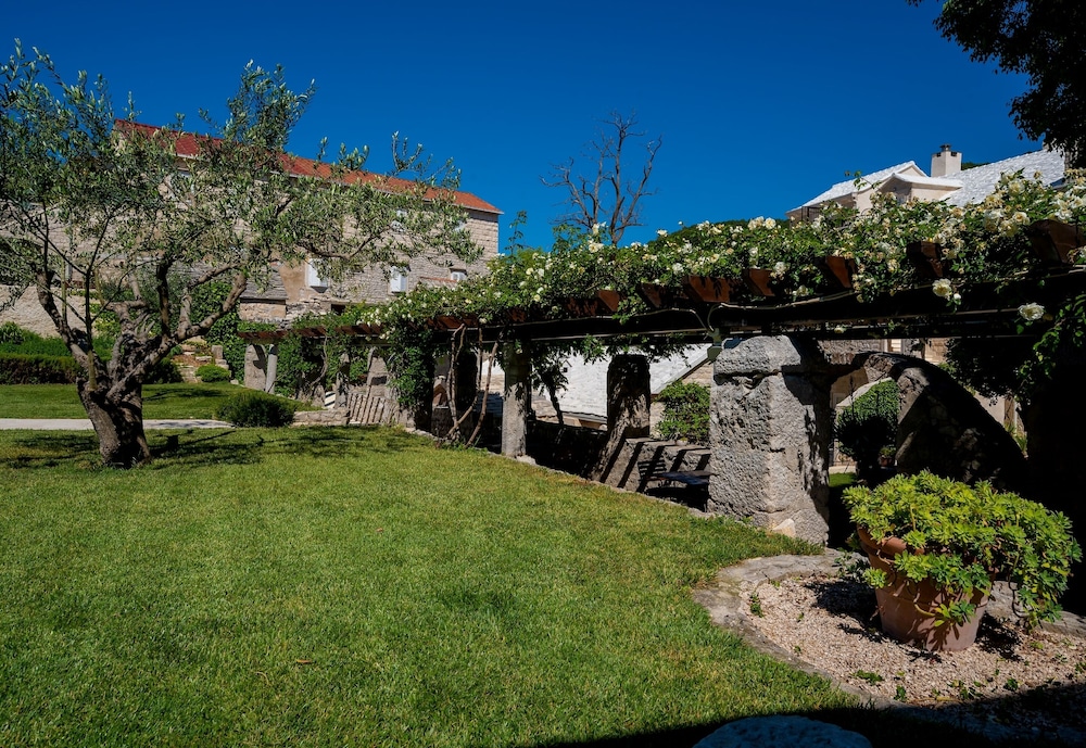 Puteus Palace 40/50