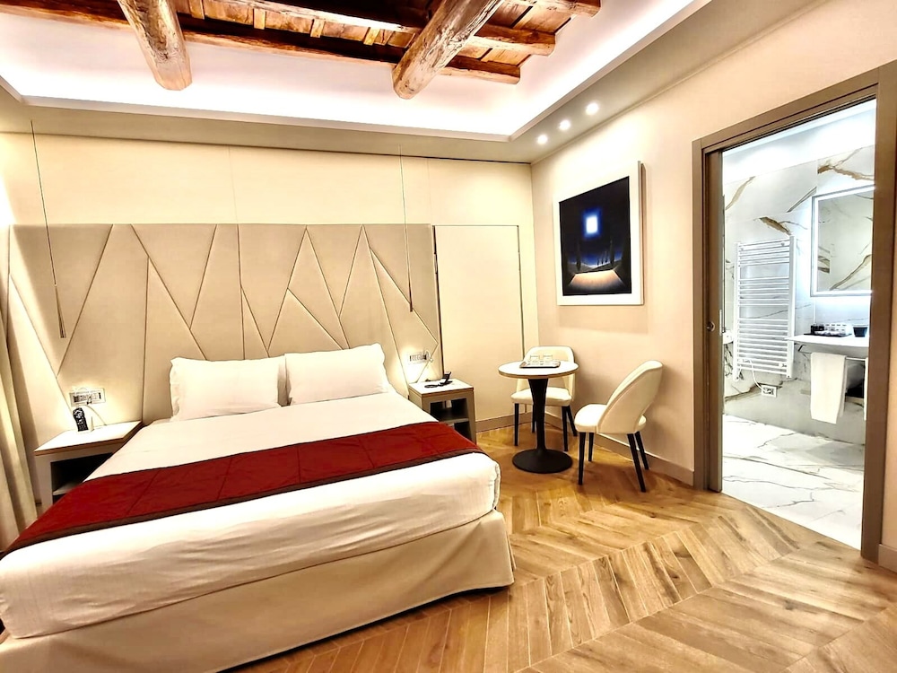 ROOM, TRIPLE, SEPARATE BUILDING
