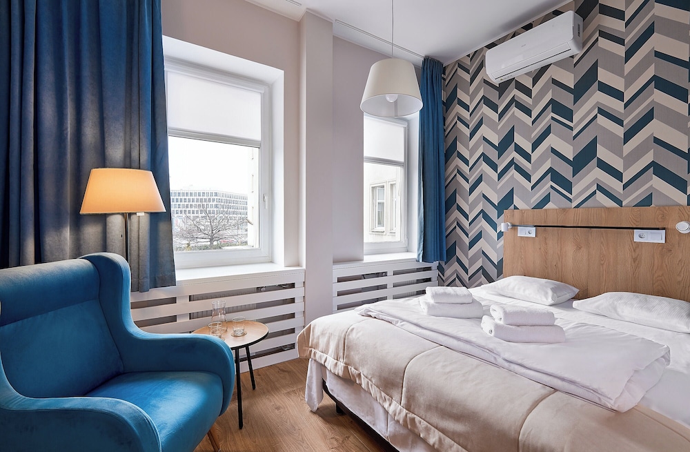 Traffic Hotel 10/50
