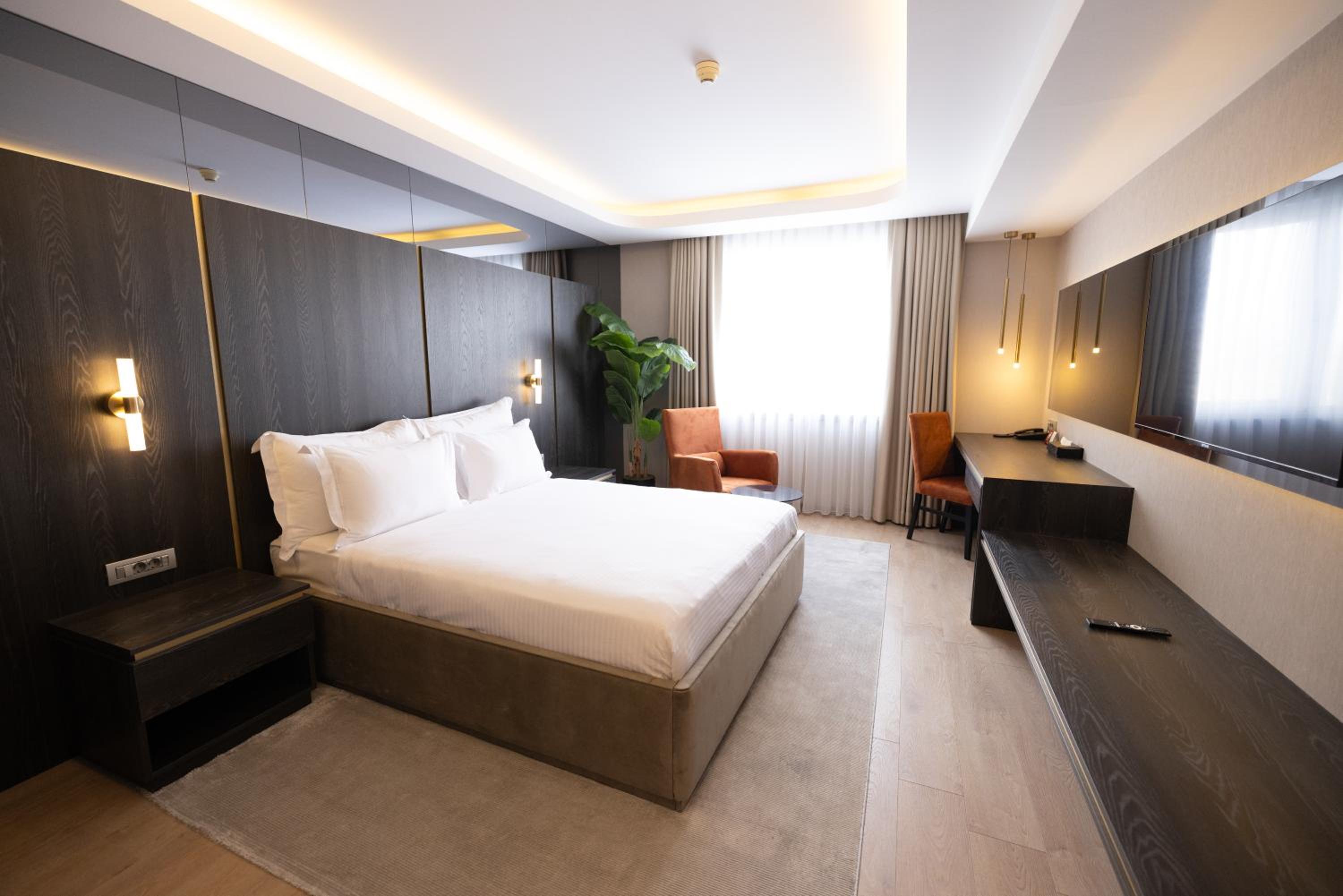 Room, Double Bed