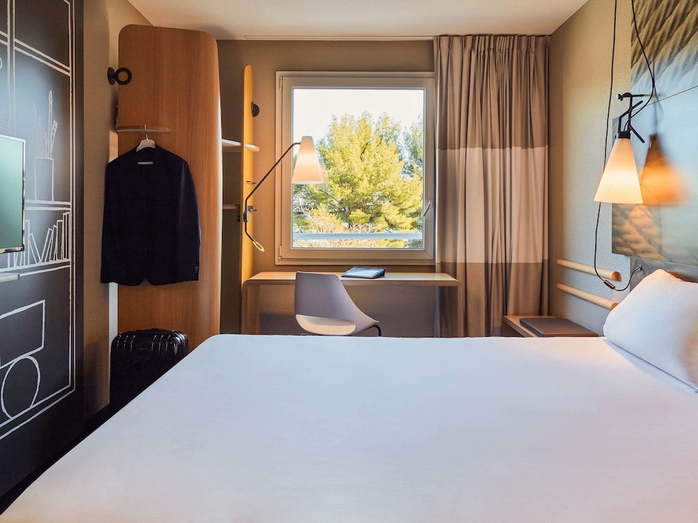 Ibis La Ciotat 19/74