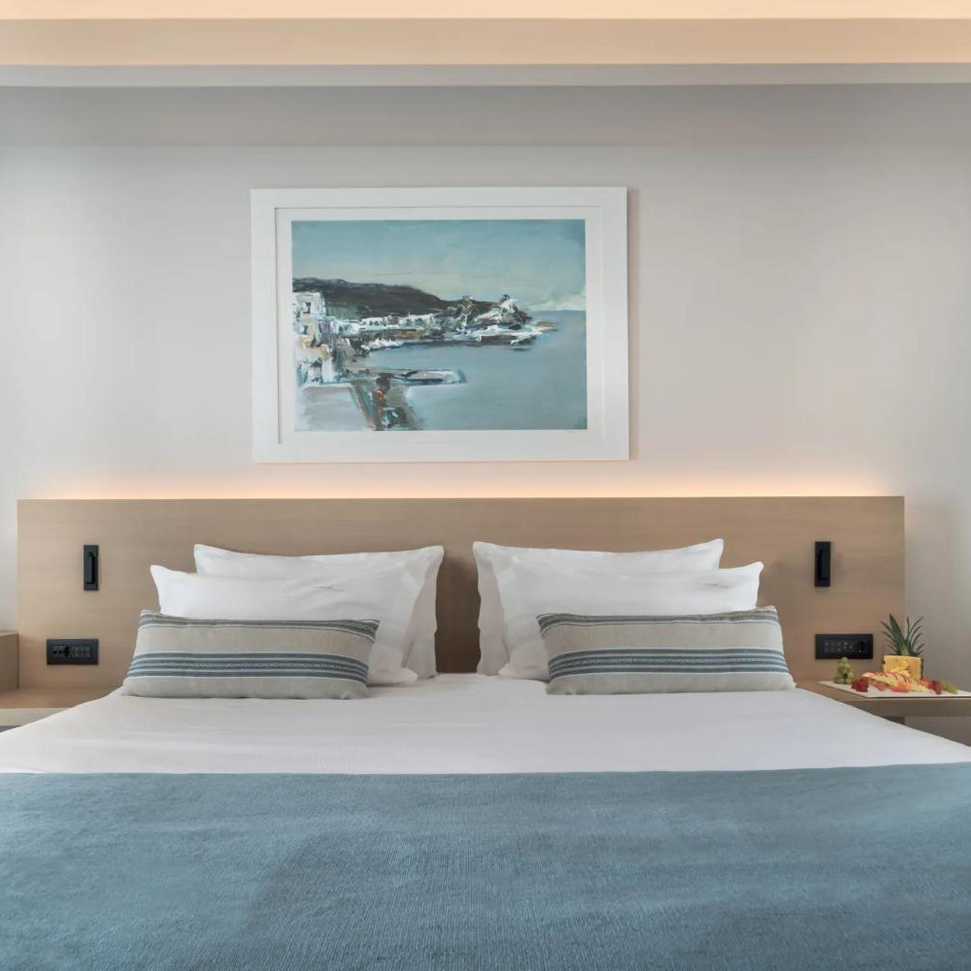 Athena, Suite
