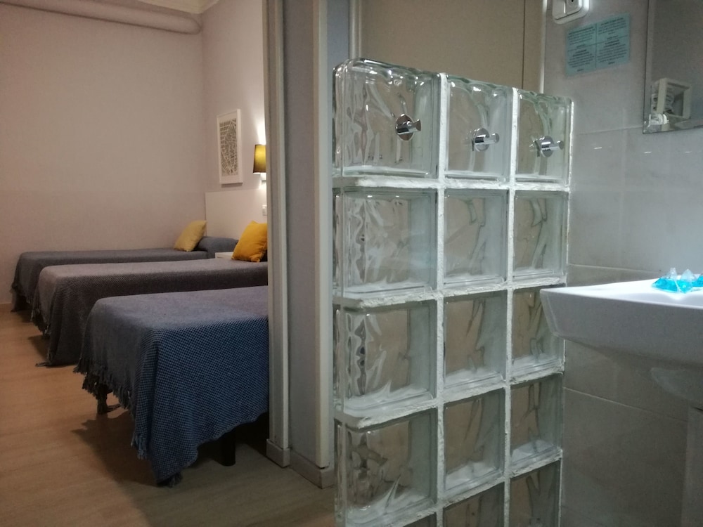 Hostal Lesseps 35/60