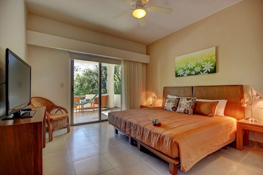 3 Bedrooms, Riviera, King Bed, 2 Double and Twin Beds, Garden View