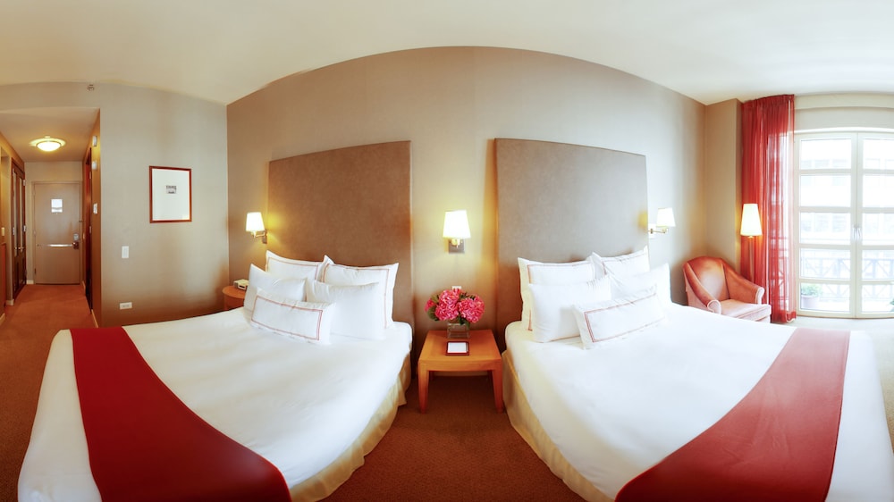 Hotel Giraffe 4/61