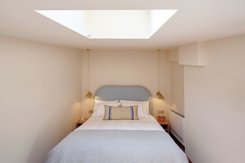 Suite, King Bed, Sofa, Attic