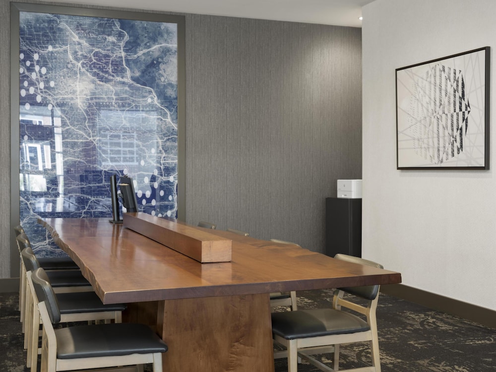 Hyatt Place West Des Moines/Jordan Creek 72/77
