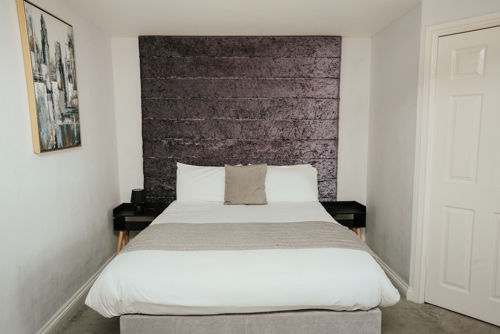 Hotels 24-7 - The Old Victoria Hotel 5/15