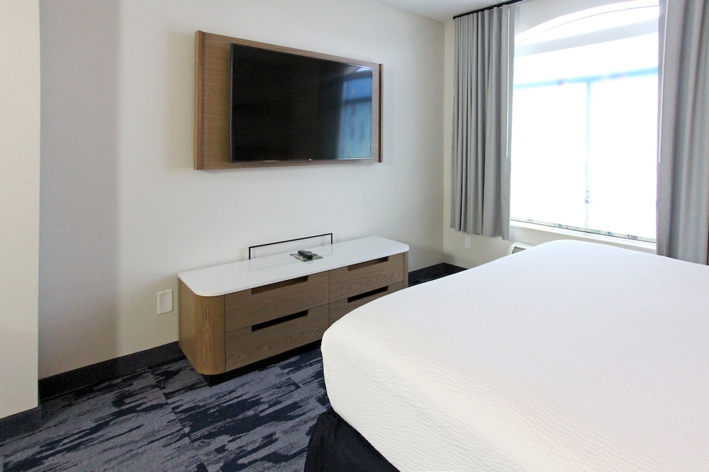 Pure, Wellness, King Bed, Sofa