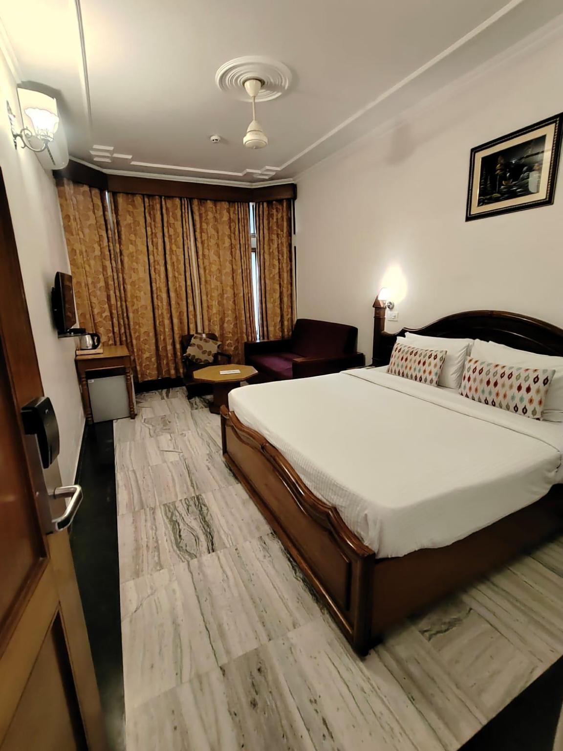 Family, Queen Bed, Sofa