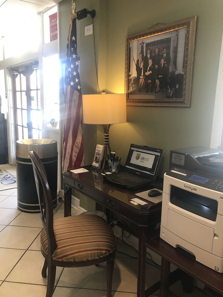 Carmel Inn Suites 39/47