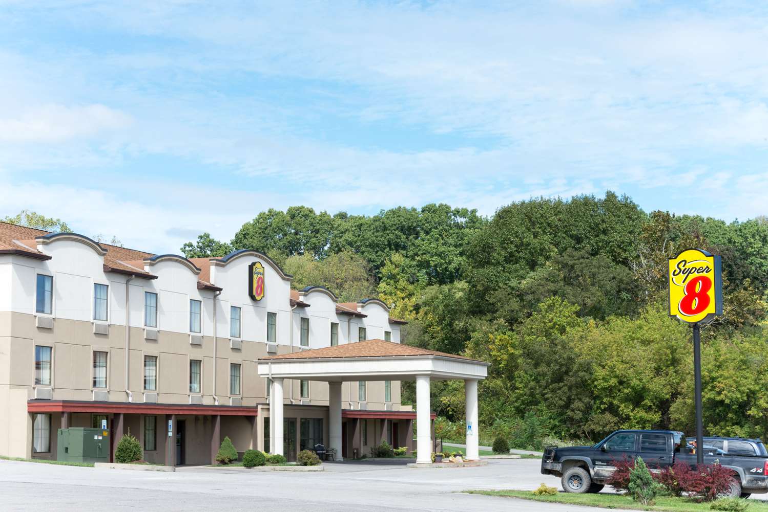 Super 8 by Wyndham Beaver Falls PA 1/10