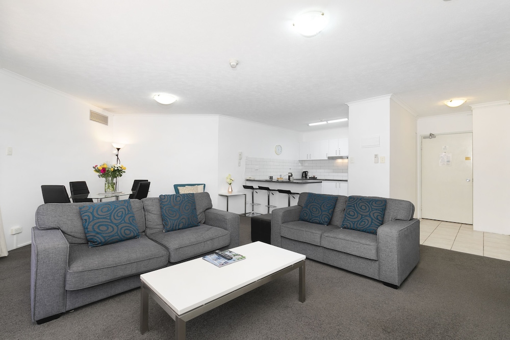 Astor Apartments 19/50