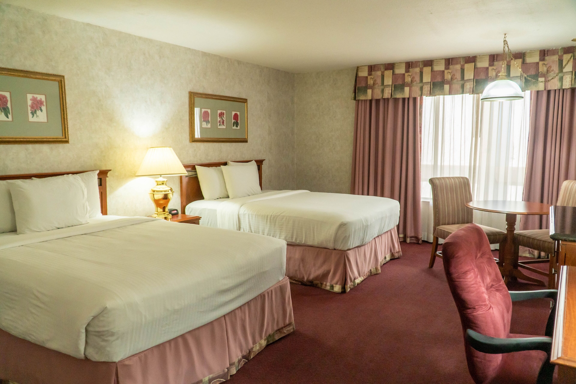STANDARD, 2 QUEEN BEDS