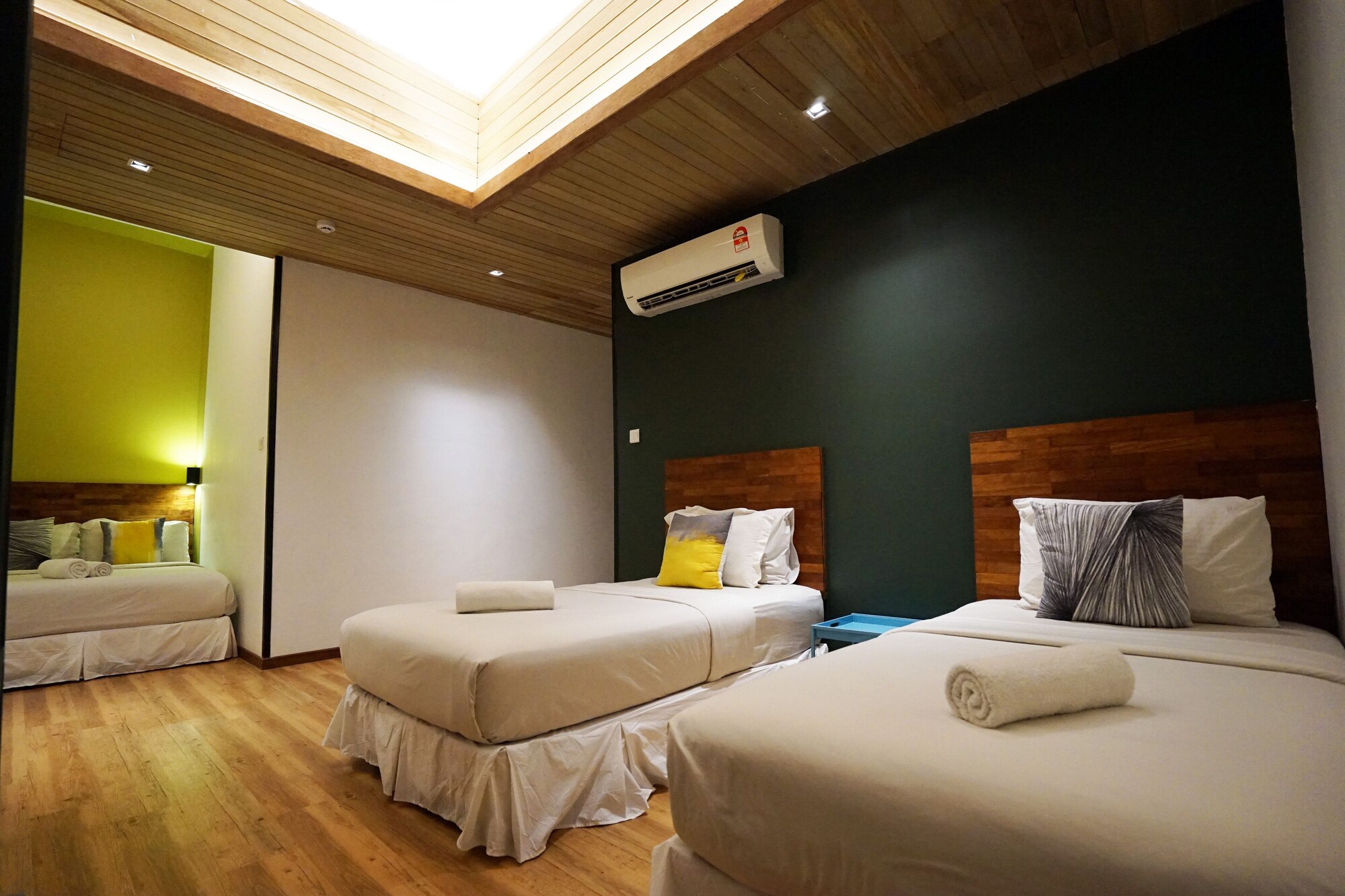 3 BEDROOMS, DELUXE, APARTMENT