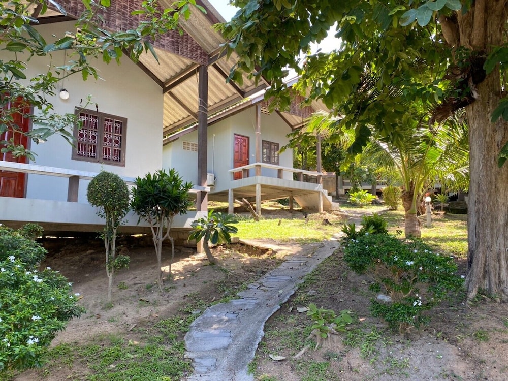 Phupha Bungalow 39/48