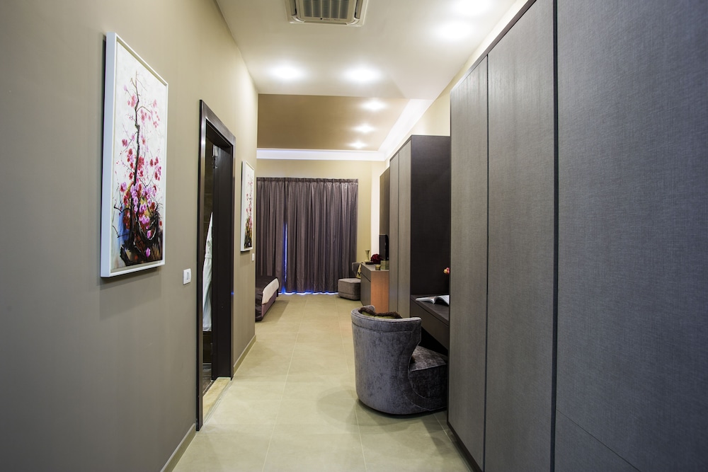 Cherry Blossom Boutique Hotel 30/69