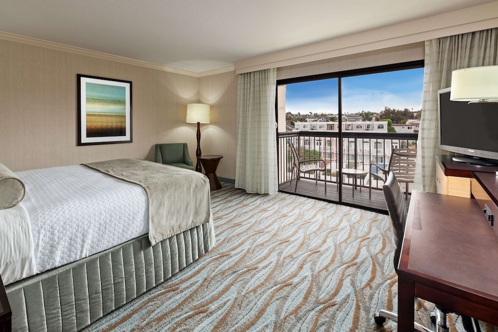 Sonesta Redondo Beach Marina 20/39