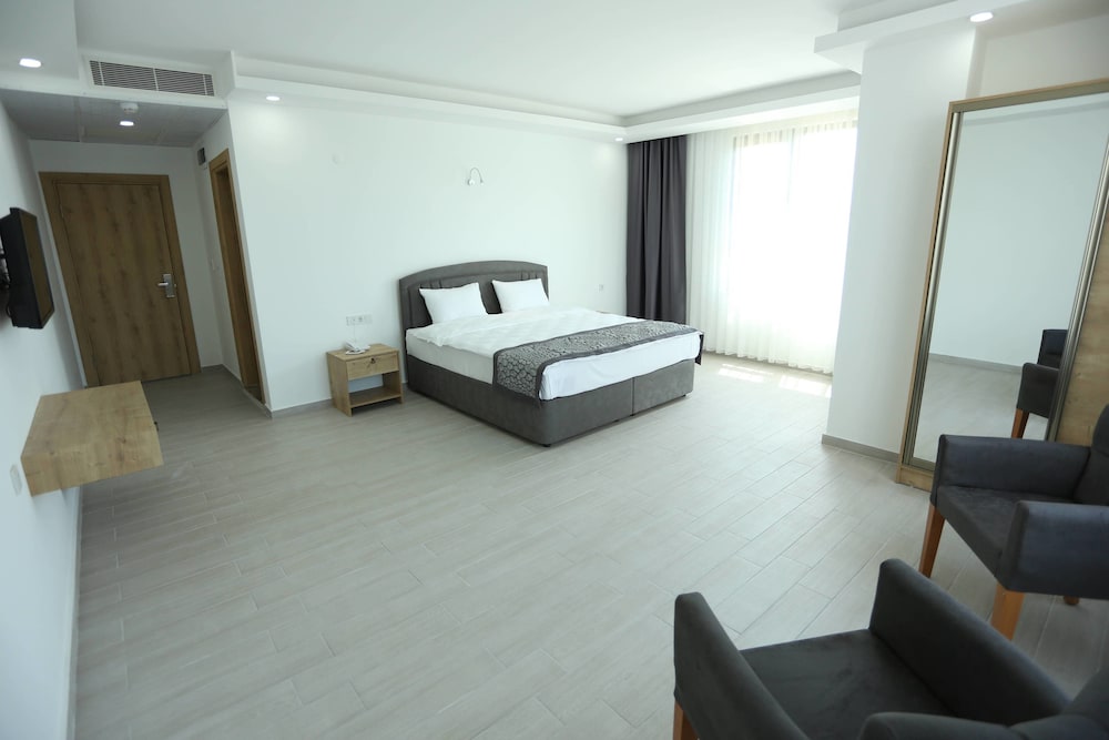 Rota 17 Hotels 8/16