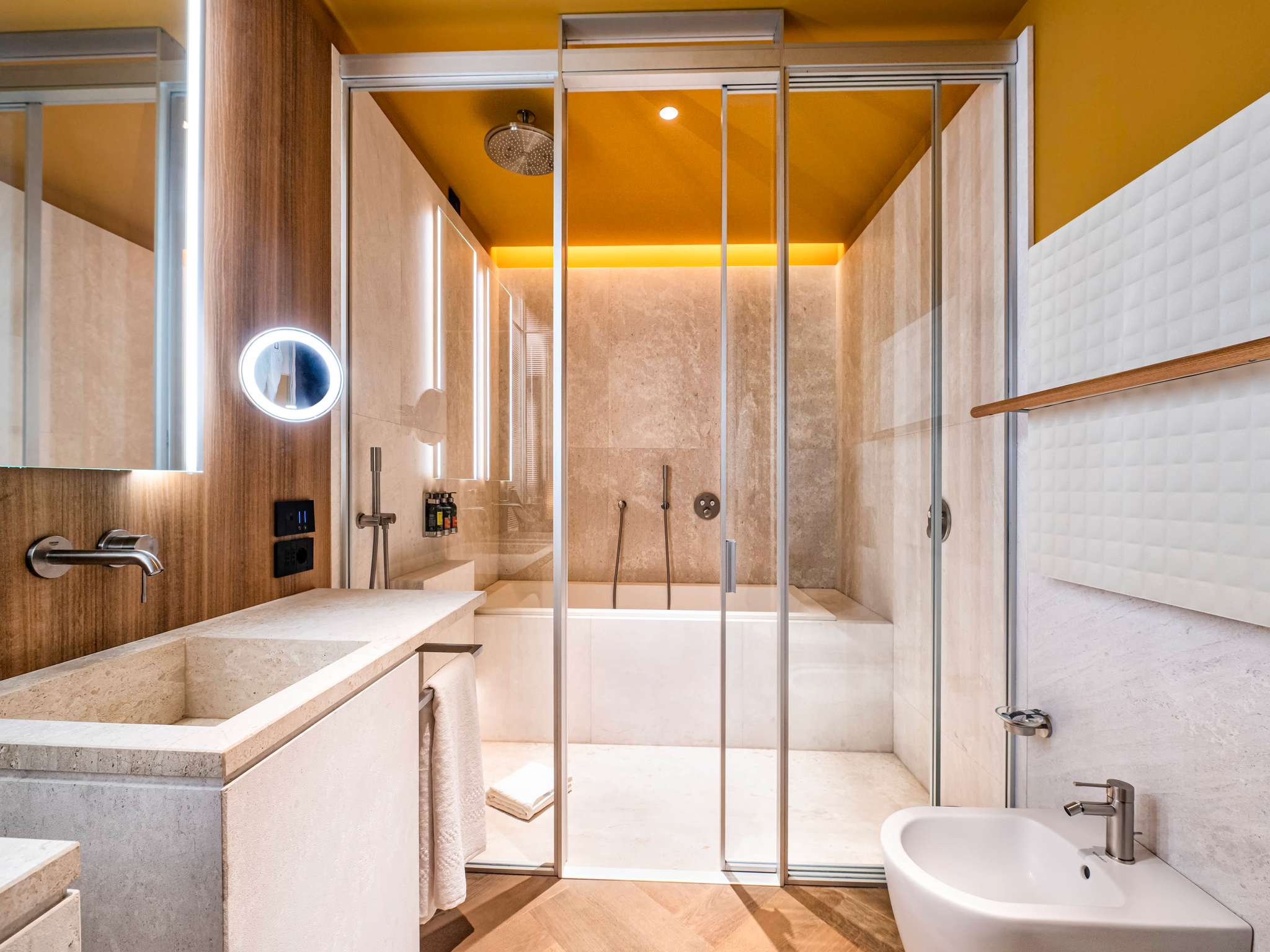 PRIVILEGE, SUITE, BAY VIEW