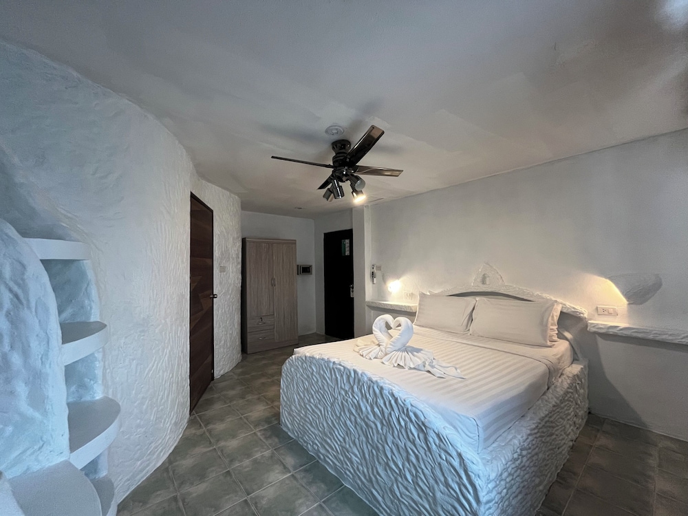 ROOM, DOUBLE BED
