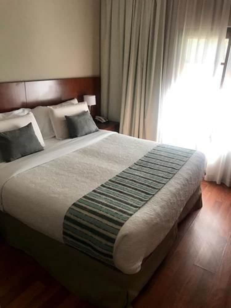 Howard Johnson by Wyndham Escobar Hotel 20/40
