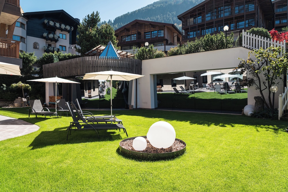 Hotel COSMEA Dolomites 43/50