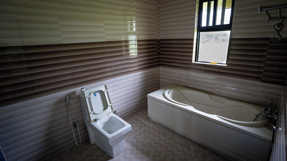 Wildlife Adventure Resort 50/50